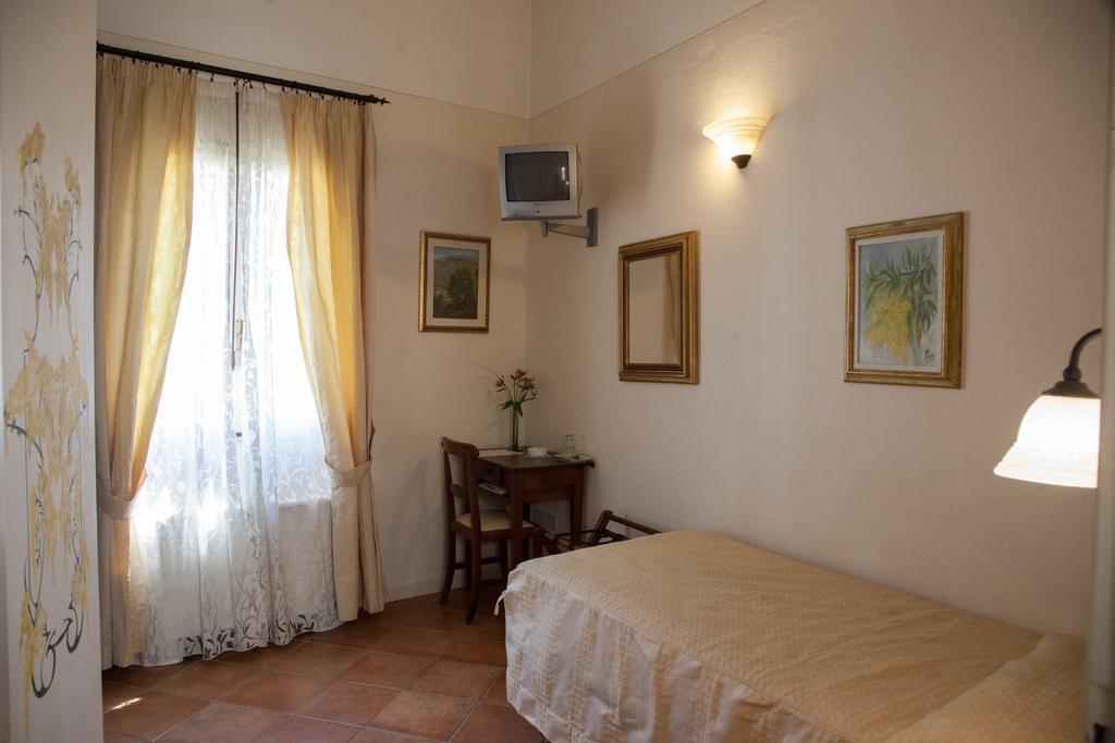 Hotel Locanda Degli Artisti Borgo San Lorenzo Room photo