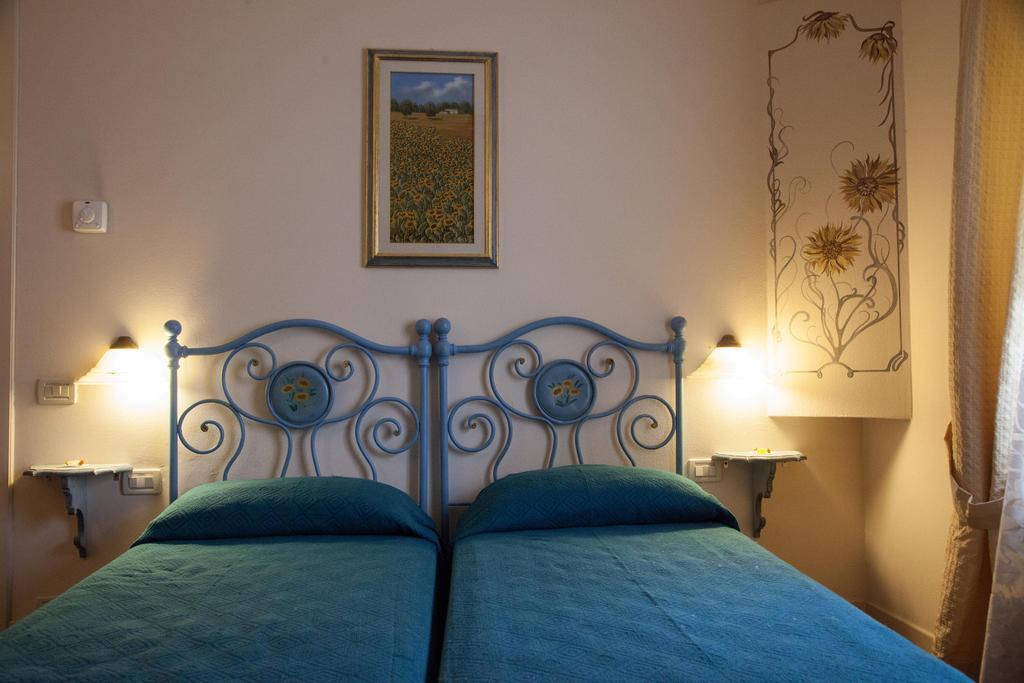 Hotel Locanda Degli Artisti Borgo San Lorenzo Room photo
