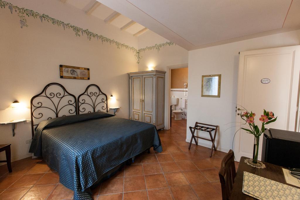 Hotel Locanda Degli Artisti Borgo San Lorenzo Room photo
