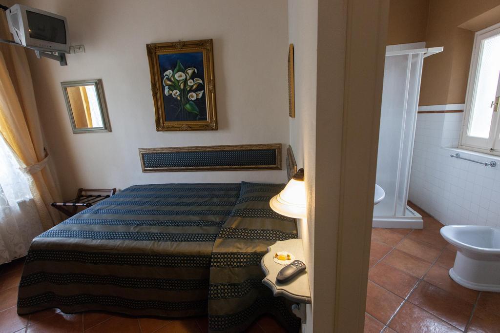 Hotel Locanda Degli Artisti Borgo San Lorenzo Room photo
